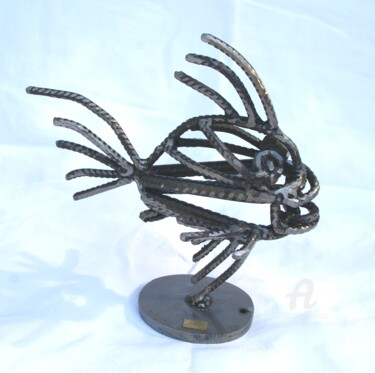 Sculpture titled "PISCIS" by Gueryn, Original Artwork, Metals