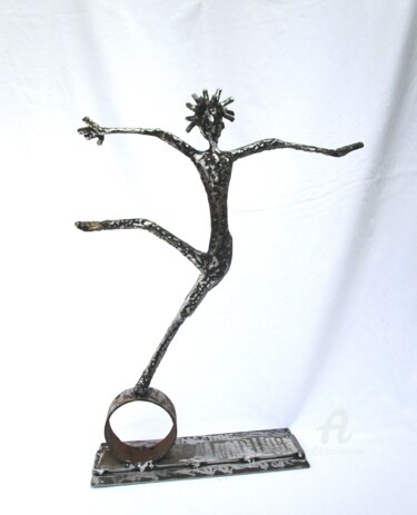 Sculpture titled "L'HOMME EN EQUILIBR…" by Gueryn, Original Artwork, Metals