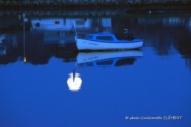 Photographie intitulée "bateau pécheur de l…" par Guillemette Clément, Œuvre d'art originale, Photographie numérique