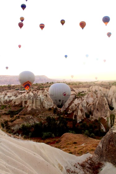 Photographie intitulée "Cappadoce et le lev…" par Gulender Koc, Œuvre d'art originale, Photographie numérique