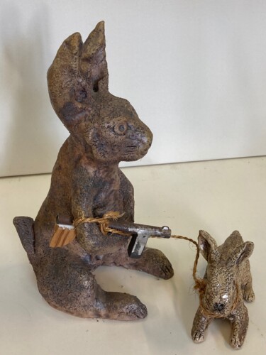 Sculptuur getiteld "die Jagd" door Günther Mika, Origineel Kunstwerk, Klei