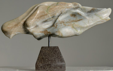Escultura intitulada "Pairando ao Vento" por Guto Rubin, Obras de arte originais, Pedra