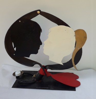 Escultura titulada "Le baiser amoureux…" por Guy Romedenne, Obra de arte original, Metales