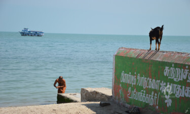 Agni theertham Rameswaram - Scène de vie INDE Photographie intitulée "Agni theertham Rame…" par Guylaine Bisson (GuyL'ART), Œuvre d'art originale, Monté sur Métal