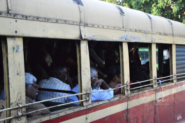 Fotografia intitulada "Le bus - photograph…" por Guylaine Bisson (GuyL'ART), Obras de arte originais, Fotografia digital