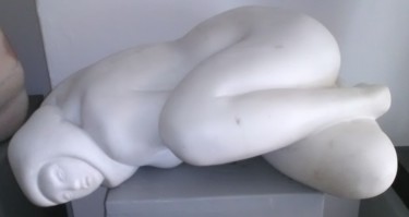 Skulptur mit dem Titel "sonno" von Felice Vatteroni, Original-Kunstwerk, Stein
