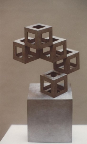 Escultura titulada "cubos" por Hernan Alvarez De Toledo, Obra de arte original