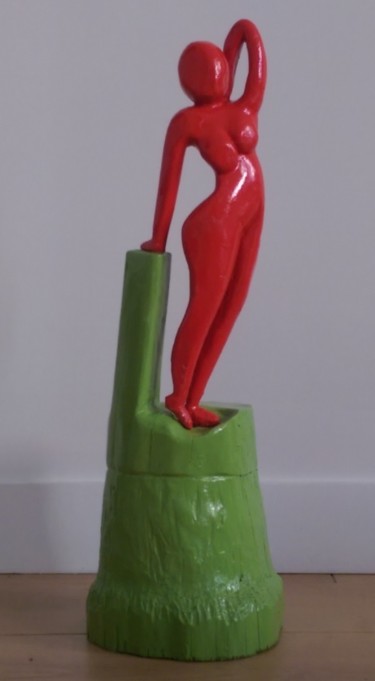 Скульптура под названием "Femme qui pose" - Sofiane Hadji, Подлинное произведение искусства, Дерево