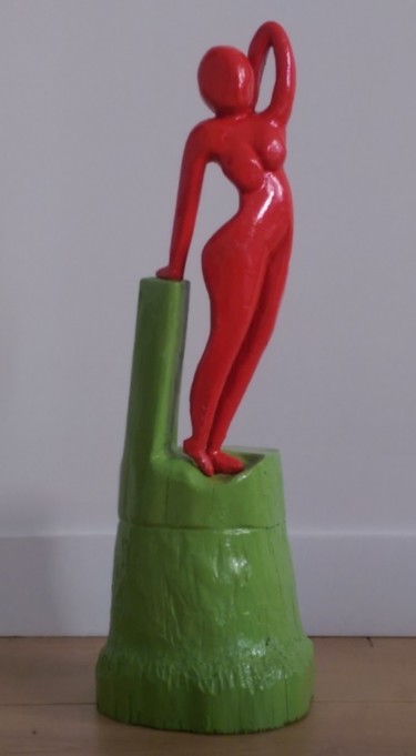 Scultura intitolato "Femme qui pose" da Sofiane Hadji, Opera d'arte originale, Legno