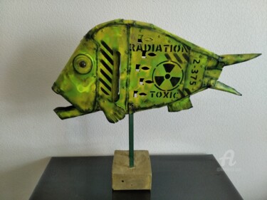 Escultura titulada "Fukushima fish" por Hakaro, Obra de arte original, Metales
