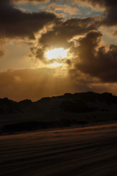 Photographie intitulée "Descanso na Areia I" par Halder, Œuvre d'art originale, Photographie numérique