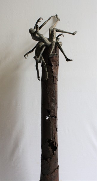 Sculpture intitulée "les inutiles" par Betty Hanns, Œuvre d'art originale, Papier