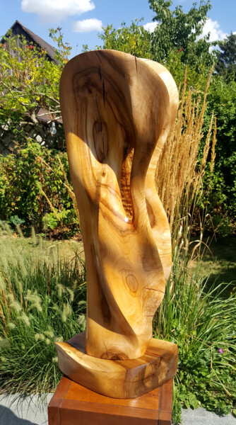 Sculpture titled "Em Bryos" by Flos, Original Artwork, Wood