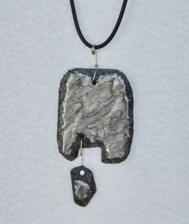 Design titled "Brut & gris noir à…" by S Eymond Laritaz, Original Artwork, Necklaces