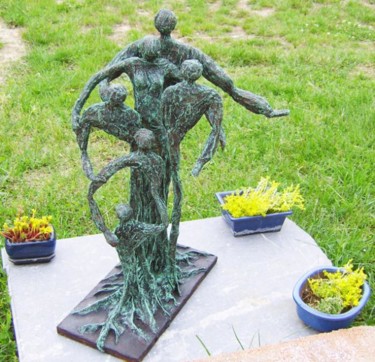 Sculptuur getiteld "S, JC, Jo - Mo -Tho…" door S Eymond Laritaz, Origineel Kunstwerk, Gips