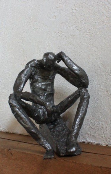 Skulptur mit dem Titel "Un homme... Qui pen…" von S Eymond Laritaz, Original-Kunstwerk, Metalle