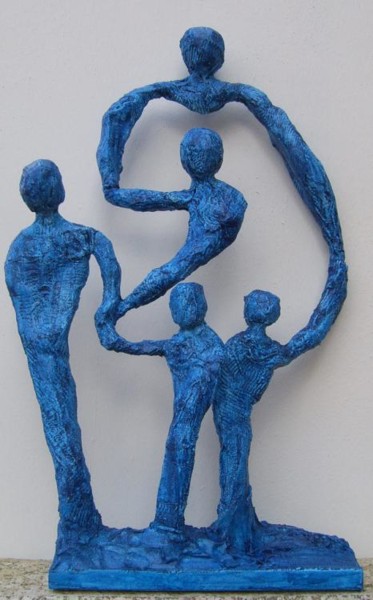 Sculpture titled "Parents + 3 enfants…" by S Eymond Laritaz, Original Artwork, Plaster