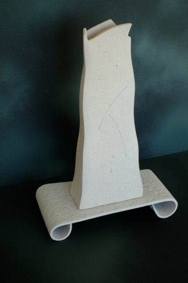Sculpture intitulée "Tower and scroll" par Harold Jacubowitz, Œuvre d'art originale, Céramique