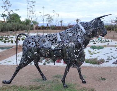 Scultura intitolato "Sculpture Taureau t…" da Hassan Laamirat, Opera d'arte originale, Metalli