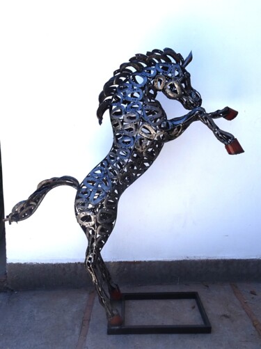 Sculpture titled "petit cheval cabré…" by Hassan Laamirat, Original Artwork, Metals