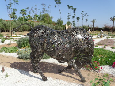 Skulptur mit dem Titel "Sculpture Taureau p…" von Hassan Laamirat, Original-Kunstwerk, Metalle