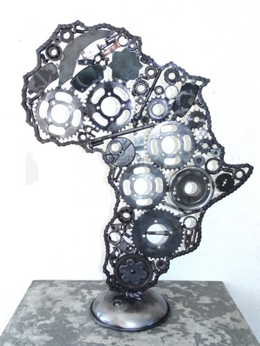 Escultura titulada "Carte d'Afrique en…" por Hassan Laamirat, Obra de arte original, Metales