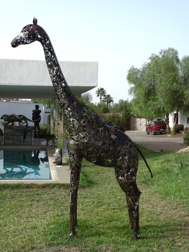 Sculpture titled "Girafe" by Hassan Laamirat, Original Artwork, Metals