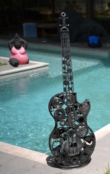 Escultura intitulada "Guitare G8" por Hassan Laamirat, Obras de arte originais, Metais