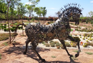 Sculpture titled "SCULPTURE CHEVAL AU…" by Hassan Laamirat, Original Artwork, Metals