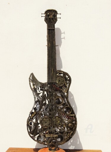 Skulptur mit dem Titel "Guitare socle ronde" von Hassan Laamirat, Original-Kunstwerk, Metalle