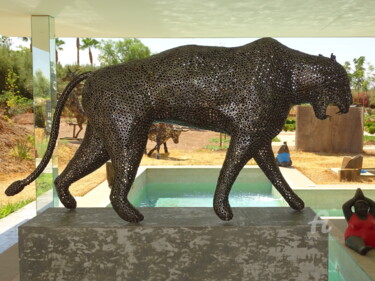 Скульптура под названием "Panthere en métal r…" - Hassan Laamirat, Подлинное произведение искусства, Металлы