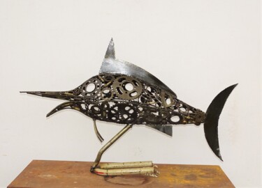 Skulptur mit dem Titel "Poisson sur socle e…" von Hassan Laamirat, Original-Kunstwerk, Metalle