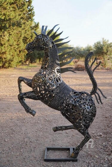 Sculpture titled "PETIT CHEVAL FERRAR…" by Hassan Laamirat, Original Artwork, Metals