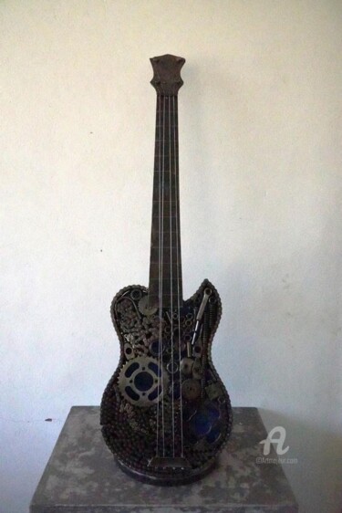 Skulptur mit dem Titel "GUITARE 4" von Hassan Laamirat, Original-Kunstwerk, Metalle