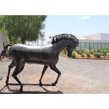 Sculpture titled "CHEVAL AU TROT Tôlé" by Hassan Laamirat, Original Artwork, Metals