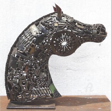 Скульптура под названием "Sculpture Tête Chev…" - Hassan Laamirat, Подлинное произведение искусства, Металлы