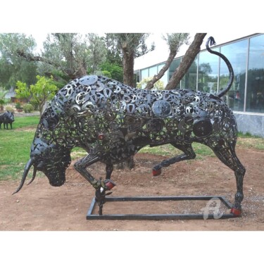 Sculpture titled "TAUREAU PRET A CHAR…" by Hassan Laamirat, Original Artwork, Metals