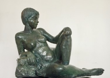 Sculpture intitulée "Paula Statue Sculpt…" par Hiam Demeulenaere, Œuvre d'art originale, Terre cuite