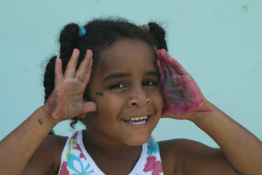 Fotografie getiteld "Orphanage Brazil gi…" door Heart Art Rebecca, Origineel Kunstwerk