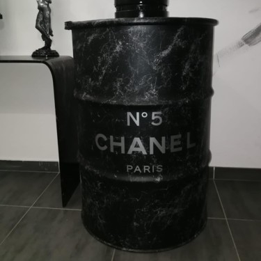 Sculpture intitulée "Fut Chanel édition…" par Heaven Deco, Œuvre d'art originale, Laque