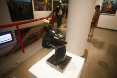 Escultura intitulada "Juggler" por Hector Acevedo, Obras de arte originais, Bronze