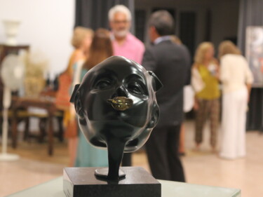 Escultura intitulada "Mirada de Mujer" por Hector Acevedo, Obras de arte originais, Bronze
