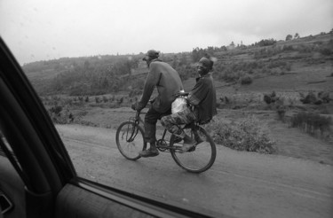 Fotografie mit dem Titel "Rwanda, 2017" von Heinz Baade, Original-Kunstwerk, Analog Fotografie