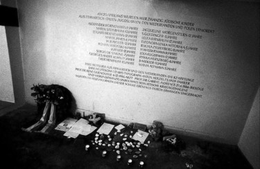 Fotografie mit dem Titel "Holocaust Memorial…" von Heinz Baade, Original-Kunstwerk