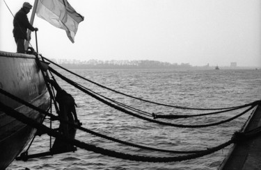 Fotografie mit dem Titel "River Elbe, Hamburg…" von Heinz Baade, Original-Kunstwerk