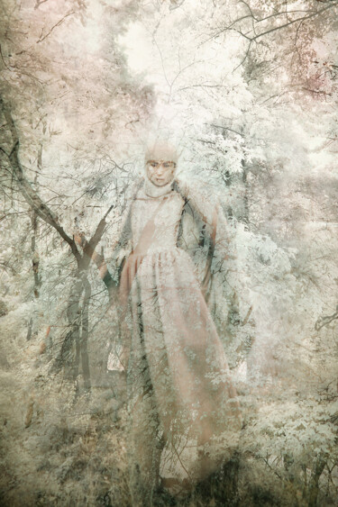 Fotografie mit dem Titel "Shield Maiden, III" von Helena Palazzi, Original-Kunstwerk, Digitale Fotografie