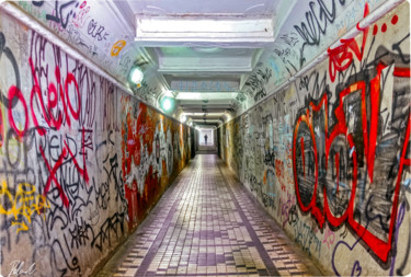 Fotografia intitulada "Túnel do metrô" por Roland Raia, Obras de arte originais, Fotografia digital