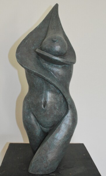 Sculpture intitulée "conquerante" par Helene Gobin Langlais, Œuvre d'art originale, Terre cuite