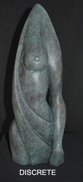 Sculpture titled "discrete" by Helene Gobin Langlais, Original Artwork, Terra cotta