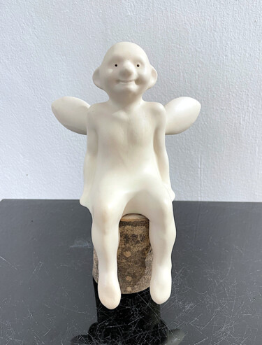 Scultura intitolato "Man Angel" da Hilbertas Jatkevicius, Opera d'arte originale, Ceramica